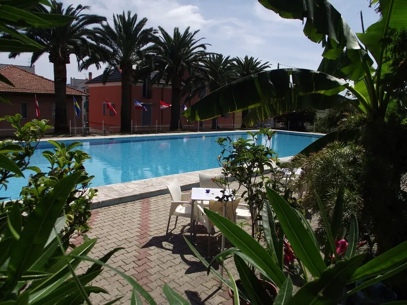 Appartamenti Vista Mare con Piscina - Image 1
