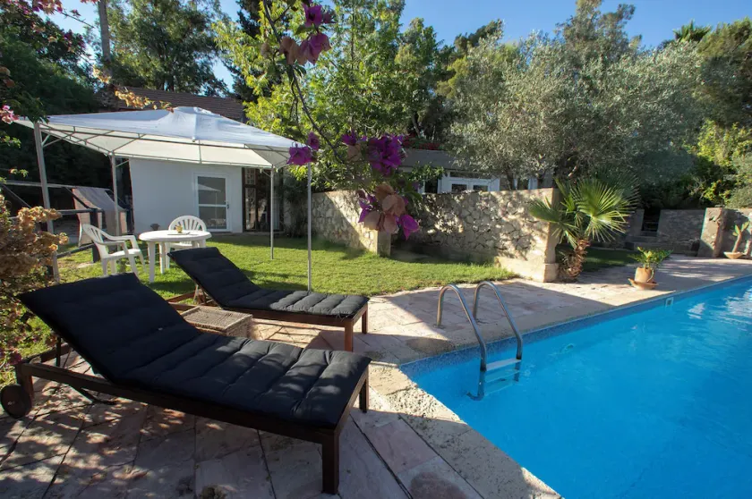 Jerusalem Pool House - Image 1