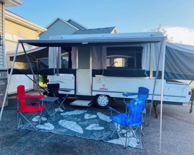 Portable Travel Popup Camper Pet Friendly AC/Heat - Image 1