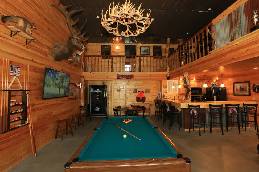 Beautiful Lodge Style Living. Hunting And Fishing Available. Pet Friendly. - Image 1