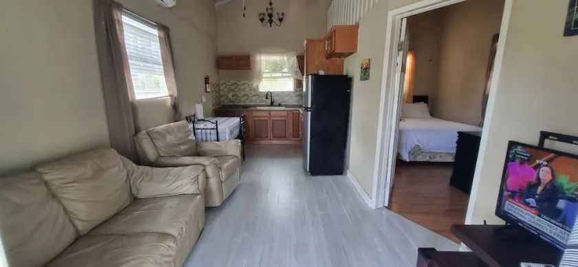 Beautiful Air Conditioned Cottage - Image 1
