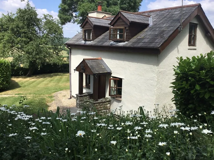 18th century stone cottage in the beautiful Usk valley - Image 1