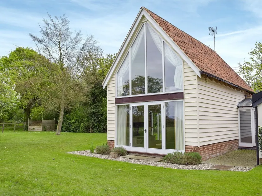 1 bedroom accommodation in Ardleigh Heath, near Colchester - Image 1