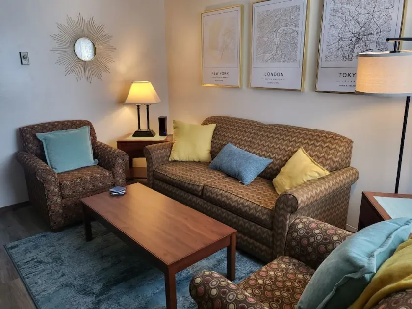 Family run Cozy Comfortable Condo Central to everything - Image 1