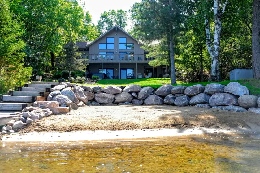 Spacious Kimble Lake home with year-round HOT TUB and seasonal Bunkhouse - Image 1