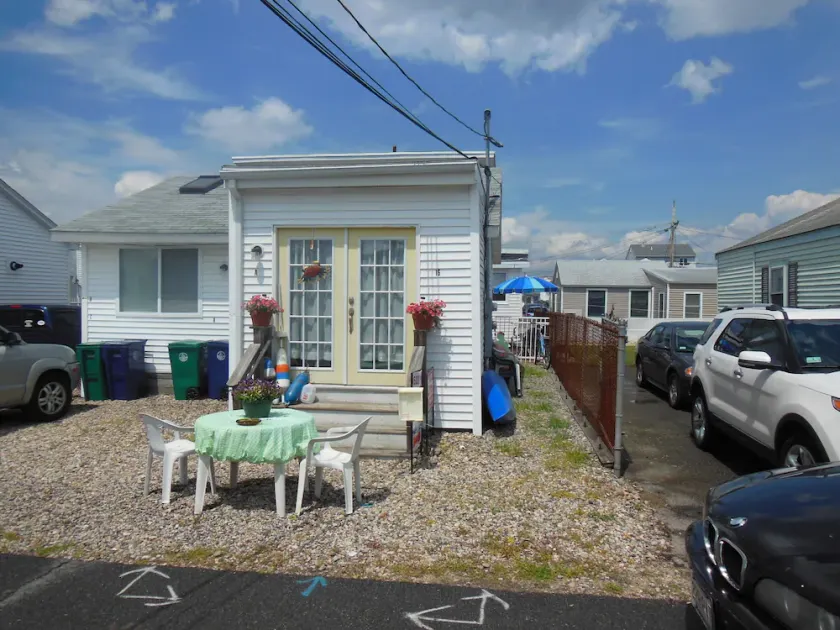 2 Bedroom House - Clean And Cozy - Image 1