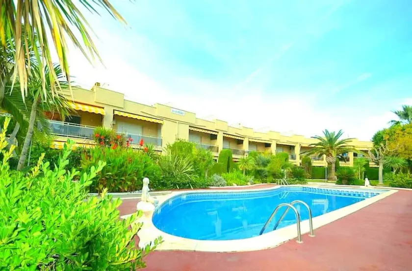 F3 & SOLARIUM, Pool & Have, STRAND. PORTAVENTURA 6 Km, BARCELONA 100 Km - Image 1