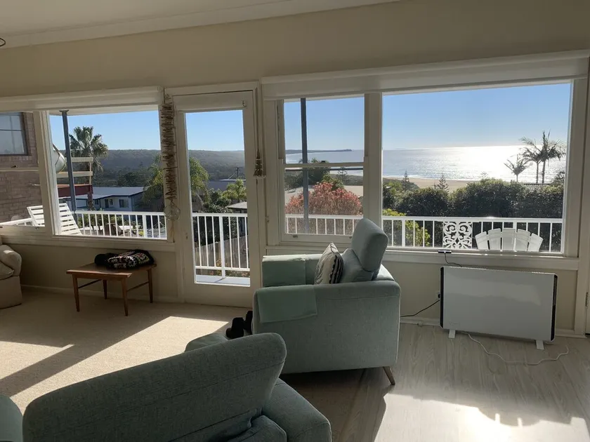 Espectaculares vistas al mar desde esta casa de playa de los años 60, perfectamente actualizada. - Image 1