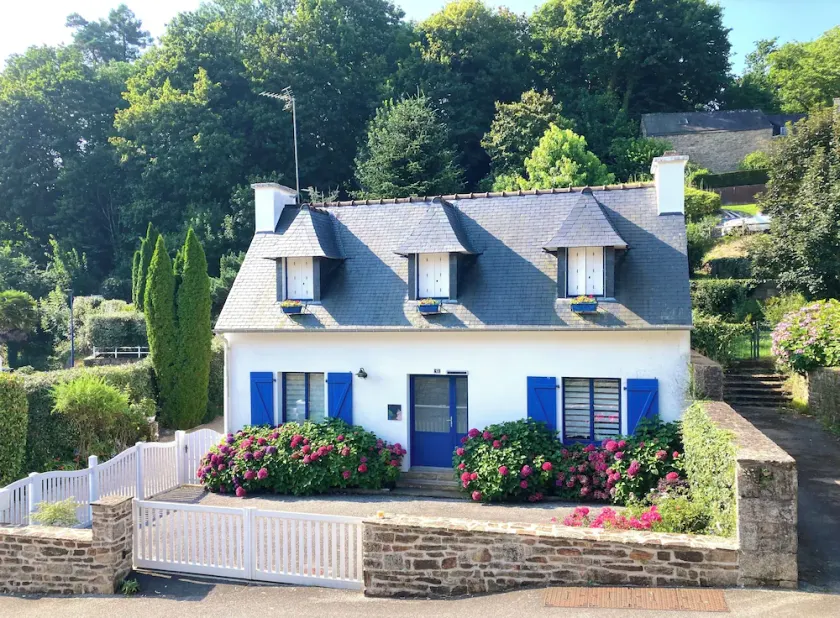 JOLIE MAISON BLEUE In the center of pont aven near shops and museum - Image 1