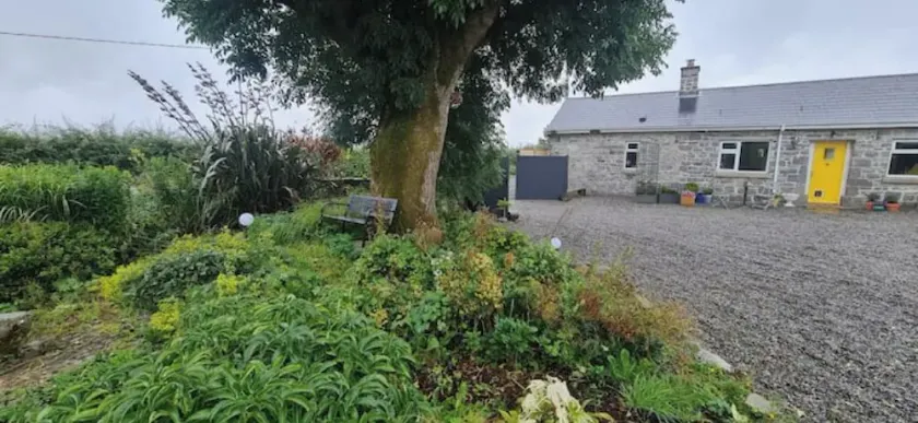 Charming Farmland Escape in the Heart of Ireland - Image 1