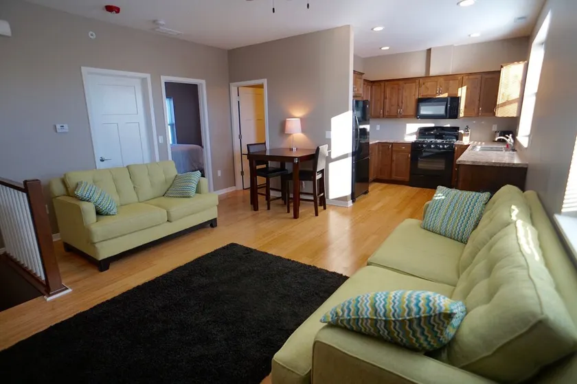 Cozy updated Condo. Close to shopping and restaurants. - Image 1