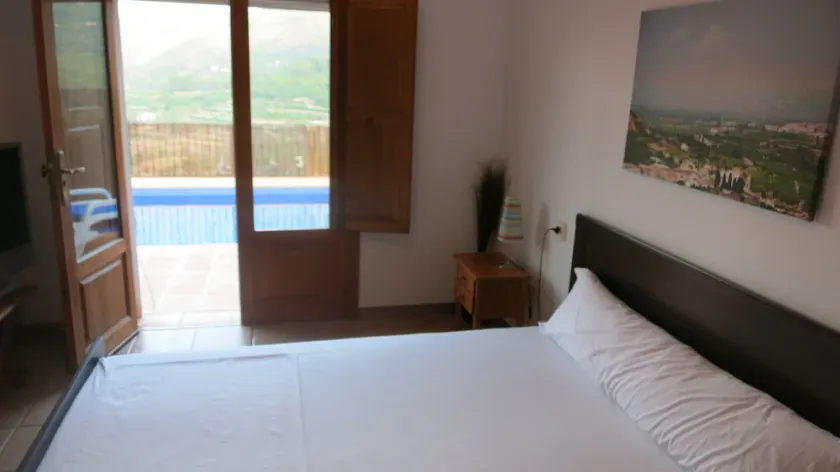 Schön gelegen, ruhige Lage am Berghang, mit Meerblick und Pool - Image 1