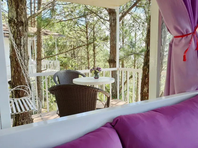 Romantic Treehouse Queen Bed, Balcony - Image 1