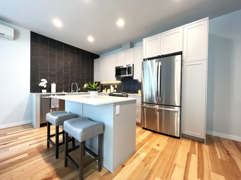 Modern Home in Heart of West SEA (safer area), near Downtown, Beach, Hwy Access - Image 1