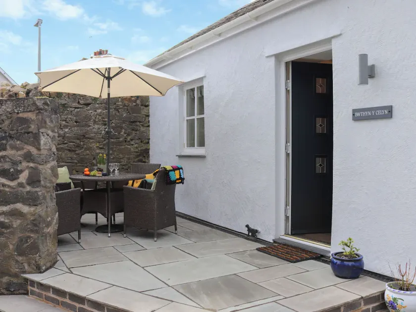 2 bedroom accommodation in Conwy Town - Image 1