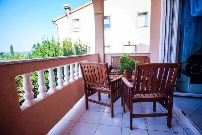 Holiday apartment with air conditioning and sea view - Image 1