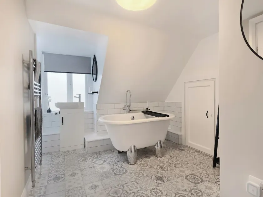 4 bedroom accommodation in Mundesley - Image 1