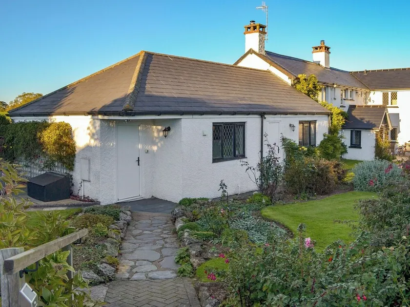2 bedroom accommodation in Bilbrook, near Minehead - Image 1