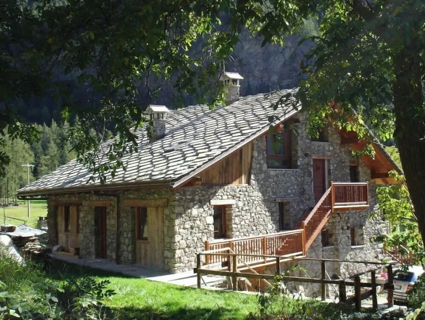 Aosta Valley-style mountain hut - Image 1