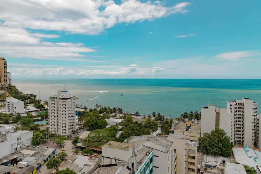 Apartamento de 2 habitaciones y 2 banos muy cerca a la playa, y al Aeropuerto. - Image 1
