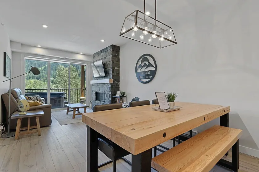 Modern and Stylish Condo with Mountain Views - Image 1