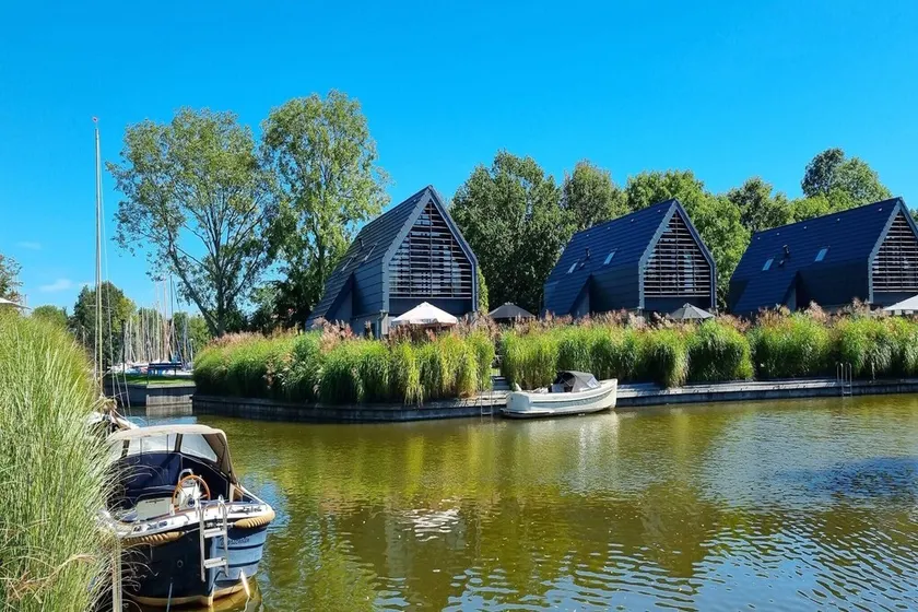Water Villa in Balk by Slotermeer Lake - Image 1