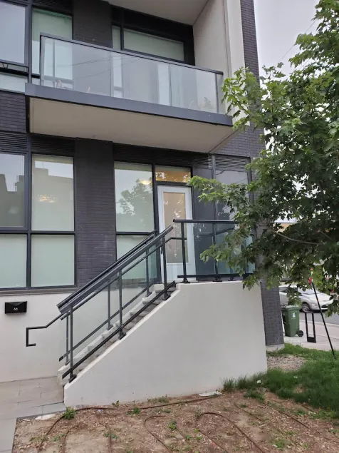 Modren Mid-Town townhouse . - Image 1