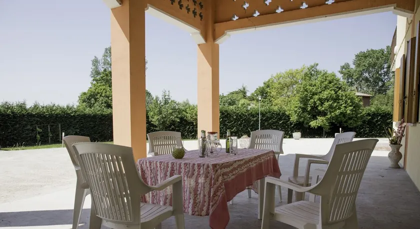 VILLA COM PISCINA, 12 CAMAS PARA PERMITIR OS MAGNÍFICOS FERIADOS - Image 1