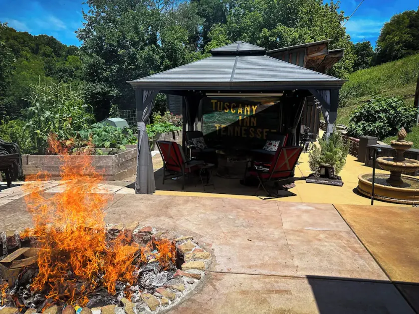 'The Combo\" @ Tuscany Inn TN -2 rooms/2 Hot tubs - Image 1