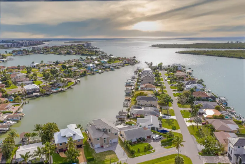 Beautiful  house on the bay, 5 minutes from keewaydin island in boat! - Image 1