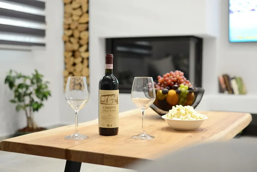 Damona Luxury Home - Image 1
