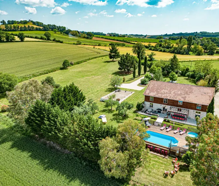 Ideal for large families & groups, private, countryside & lots of activities - Image 1