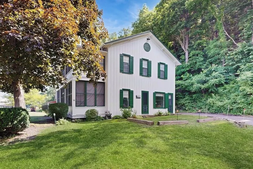 Gorgeous dog-friendly lakefront cottage with full kitchen and grill - Image 1