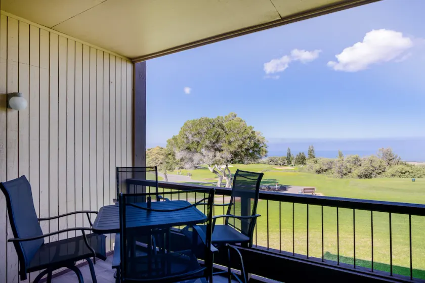 Island oasis on golf course w/private lanai, pool, tennis, WiFi, & ocean views - Image 1