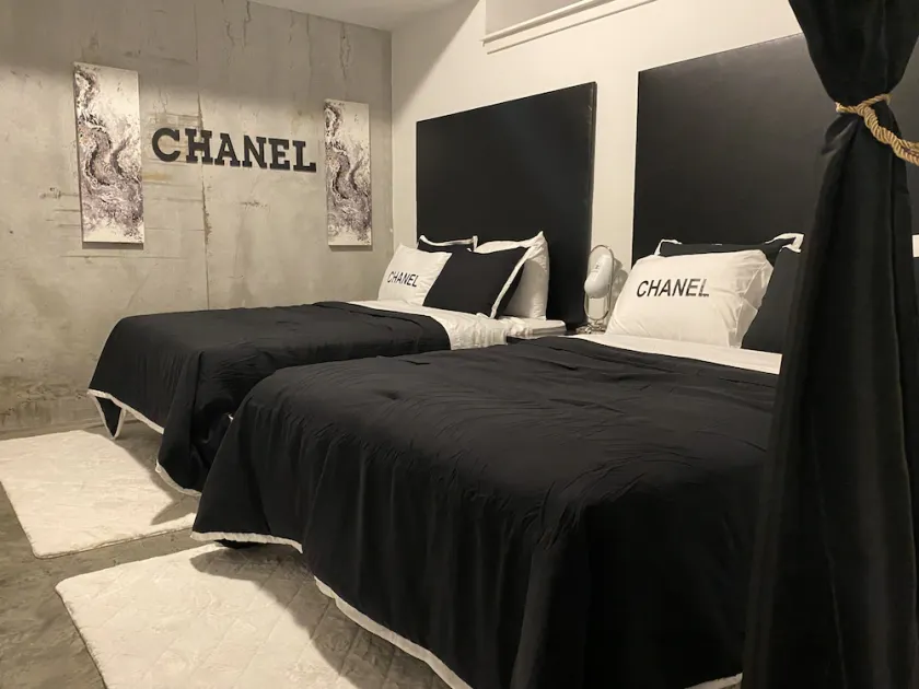 Luxurious Chanel Condo. Downtown Atl - Image 1