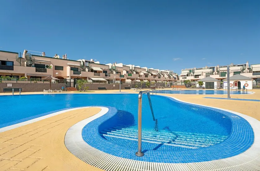 Appartement de vacances \"Apartamento Los Geranios\" avec piscine partagée, terrasse privée et Wi-Fi. - Image 1