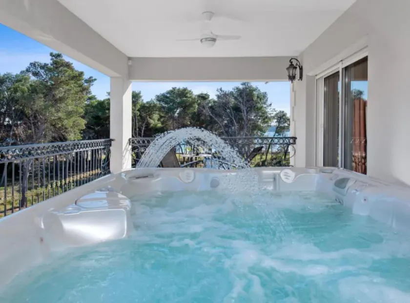 Villa Carolus-Luxurious Dalmatia Villa - Image 1
