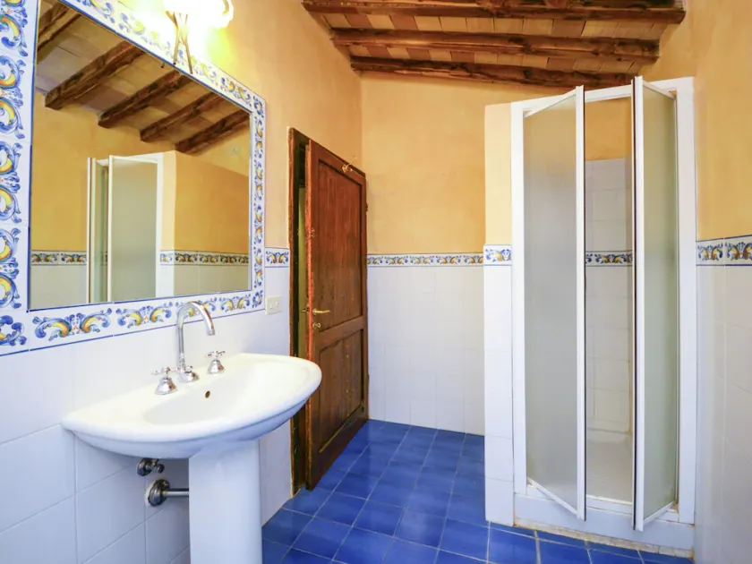 Stunning Holiday Home in Umbria With Jacuzzi - Image 1