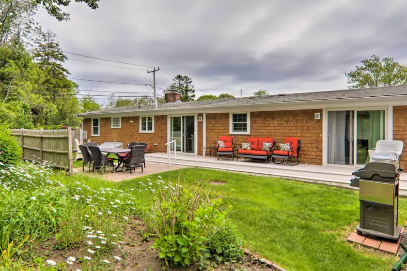 Near Craigville Beach & Main St! Sunny Cottage - Image 1