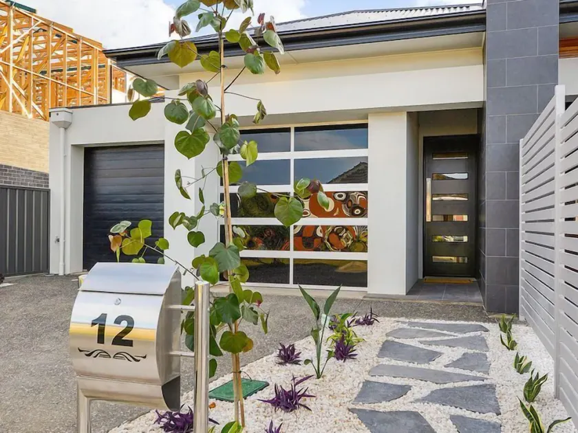 Coastal Beauty - bask in beautiful Henley Beach - Image 1