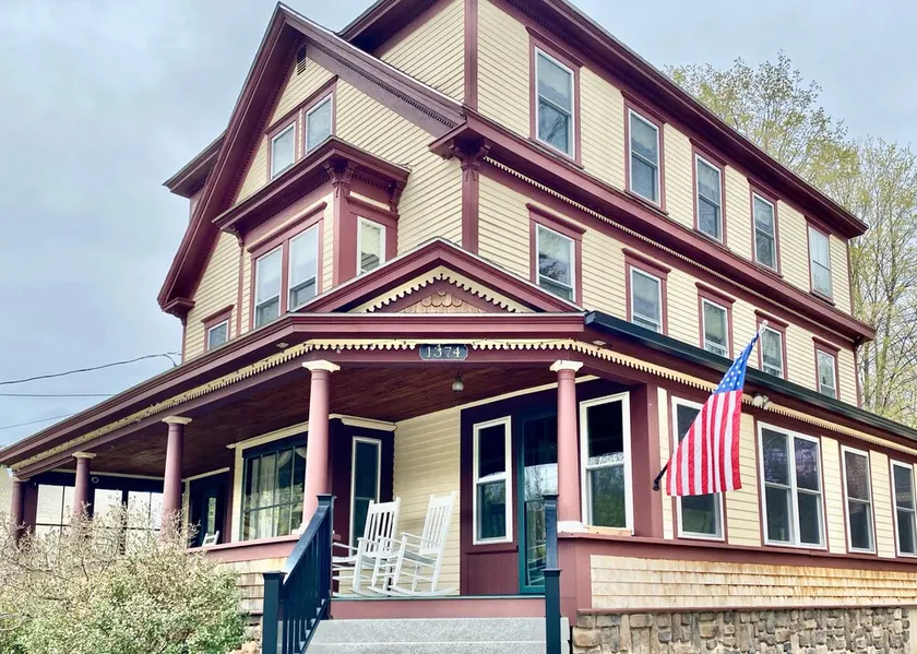 Spacious Historic Home in the White Mountains, great for Groups, Sleeps 14 - Image 1