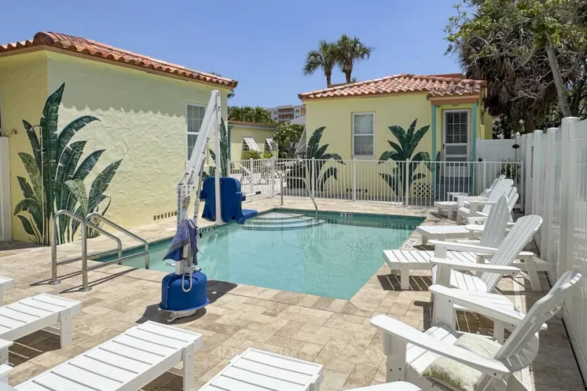 Walk to Beach & Johns Pass Village ~ Heated Community Pool ~ Bikes ~ Paddle Boards/Kayaks - Image 1
