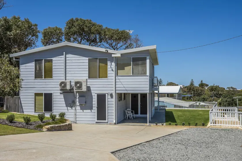 Seaclusion Cottage - Modern renovated beach house - Image 1