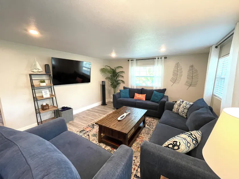 ☆ King Suite, Arcade Games, Outdoor Space, Close to Downtown! - Image 1
