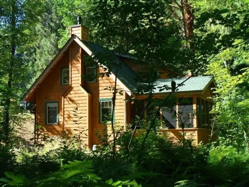 McKenzie River Cabin på Log Cabin Inn - Image 1