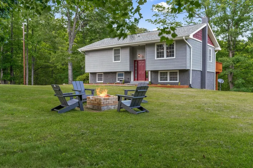 Newly Remodeled Charming Mountain Retreat In Super Location - Image 1