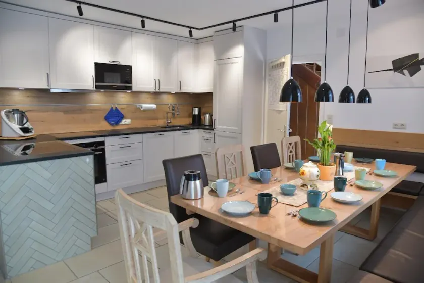Fantastic vacation home (200 m²) for up to 10 people with a terrace - Image 1