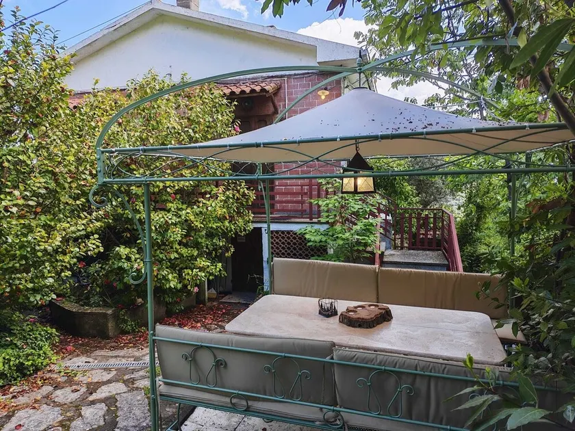 Quiet apartment with garden and terrace - Image 1