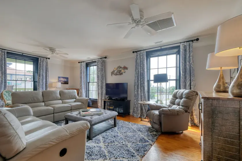 Carmen- Historic Building with Modern Amenities! - Image 1