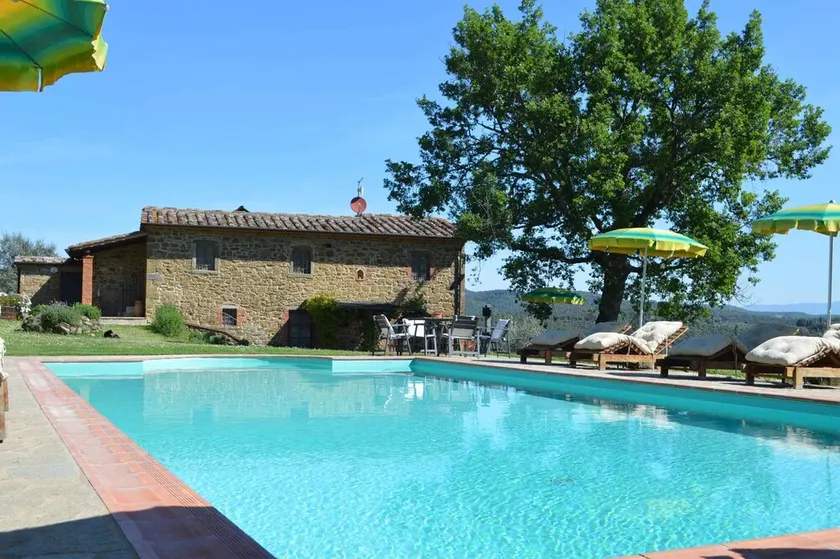 Villa with pool and garden - Image 1